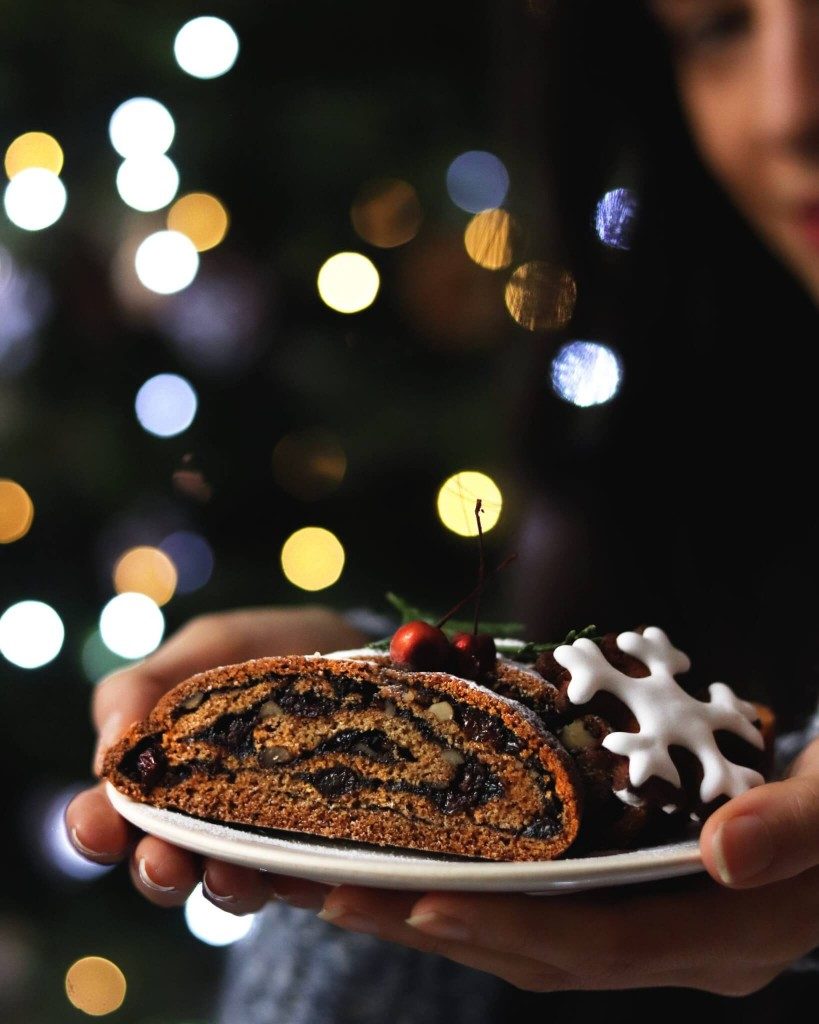 Vegan točený slivkový medovník